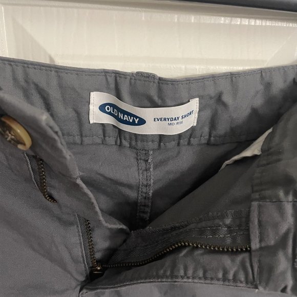 Old Navy Everyday Short - Picture 2 of 3